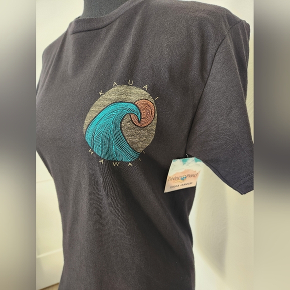 NWT DIVINE PLANET KAUAI HAWAII SHIRT - Picture 2 of 5